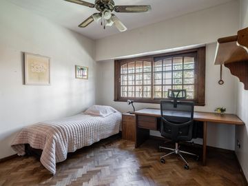 Venta Casa Florida Vicente Lopez 4 dormitorios escritorio jardín pileta parrilla garage 4 autos