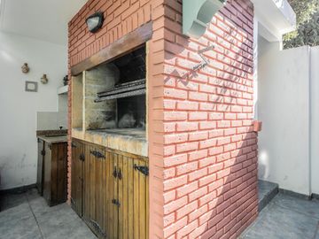 Venta Casa Florida Vicente Lopez 4 dormitorios escritorio jardín pileta parrilla garage 4 autos