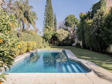 Venta Casa Florida Vicente Lopez 4 dormitorios escritorio jardín pileta parrilla garage 4 autos