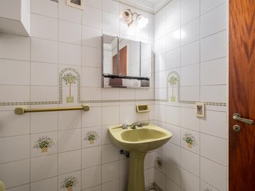 Venta Casa Florida Vicente Lopez 4 dormitorios escritorio jardín pileta parrilla garage 4 autos
