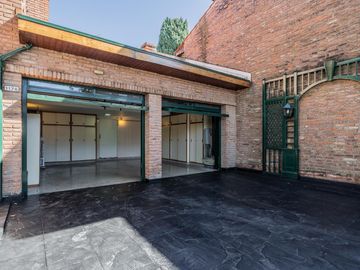 Venta Casa Florida Vicente Lopez 4 dormitorios escritorio jardín pileta parrilla garage 4 autos