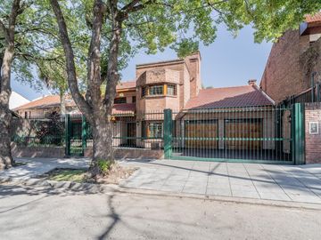 Venta Casa Florida Vicente Lopez 4 dormitorios escritorio jardín pileta parrilla garage 4 autos