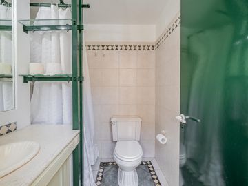 Venta Casa Florida Vicente Lopez 4 dormitorios escritorio jardín pileta parrilla garage 4 autos