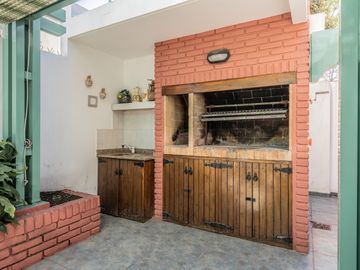 Venta Casa Florida Vicente Lopez 4 dormitorios escritorio jardín pileta parrilla garage 4 autos