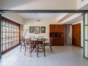 Venta Casa Florida Vicente Lopez 4 dormitorios escritorio jardín pileta parrilla garage 4 autos