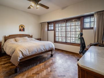 Venta Casa Florida Vicente Lopez 4 dormitorios escritorio jardín pileta parrilla garage 4 autos