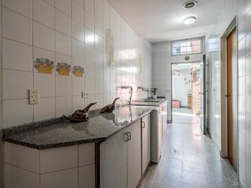 Venta Casa Florida Vicente Lopez 4 dormitorios escritorio jardín pileta parrilla garage 4 autos
