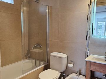Departamento en alquiler con balcon y amenities en Monserrat