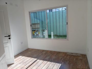 Casa a estrenar 3 ambientes con patio
