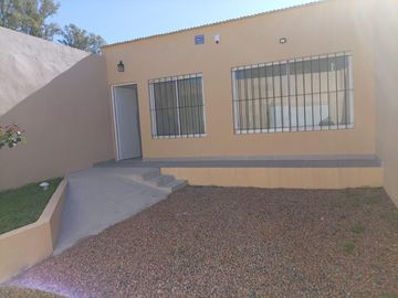 Casa a estrenar 3 ambientes con patio
