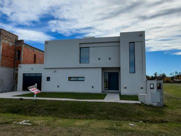 VENTA Casa 3 dormitorios. Don Mateo, Funes