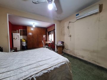 VENTA | PERMUTA - Casa de dos plantas, con terraza y parrillero - Barrio Bella Vista, Rosario.