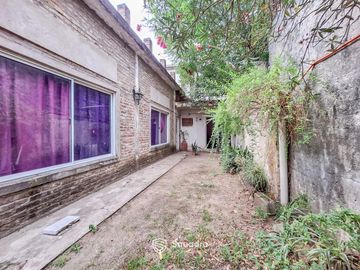 VENTA | PERMUTA - Casa de dos plantas, con terraza y parrillero - Barrio Bella Vista, Rosario.