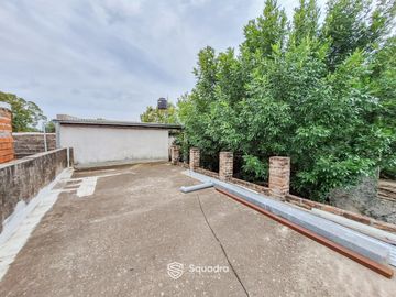 VENTA | PERMUTA - Casa de dos plantas, con terraza y parrillero - Barrio Bella Vista, Rosario.