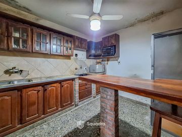 VENTA | PERMUTA - Casa de dos plantas, con terraza y parrillero - Barrio Bella Vista, Rosario.