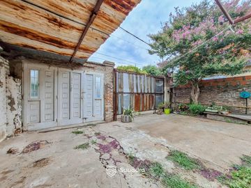 VENTA | PERMUTA - Casa de dos plantas, con terraza y parrillero - Barrio Bella Vista, Rosario.