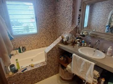 Venta Casa 6 Amb Luminosa en Martinez Pileta Parque Parrilla Cochera fija cub