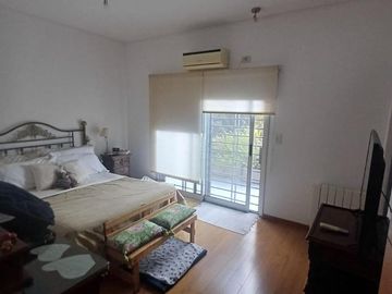 Venta Casa 6 Amb Luminosa en Martinez Pileta Parque Parrilla Cochera fija cub