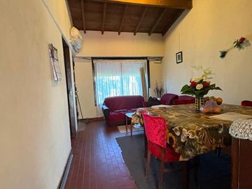venta casa en castelar sur, barrio santa rosa