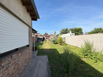 venta casa en castelar sur, barrio santa rosa