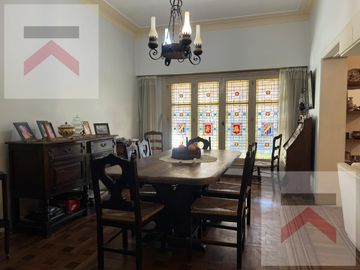 Casa en Venta de 7amb, 4 Dorm. con Parque, Pileta y parrilla sobre lote de 536mt2.