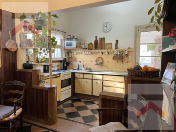 Casa en Venta de 7amb, 4 Dorm. con Parque, Pileta y parrilla sobre lote de 536mt2.