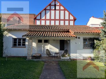 Casa en Venta de 7amb, 4 Dorm. con Parque, Pileta y parrilla sobre lote de 536mt2.