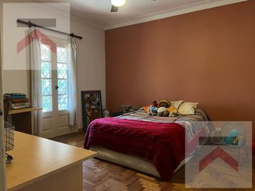 Casa en Venta de 7amb, 4 Dorm. con Parque, Pileta y parrilla sobre lote de 536mt2.