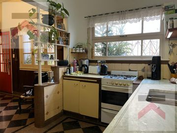 Casa en Venta de 7amb, 4 Dorm. con Parque, Pileta y parrilla sobre lote de 536mt2.