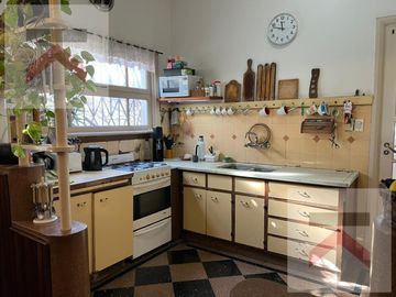Casa en Venta de 7amb, 4 Dorm. con Parque, Pileta y parrilla sobre lote de 536mt2.