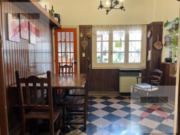 Casa en Venta de 7amb, 4 Dorm. con Parque, Pileta y parrilla sobre lote de 536mt2.