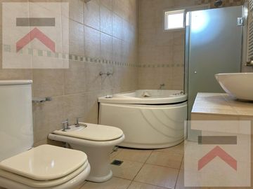 Impecable Chalet con 5 dormitorios y pileta en Victoria -  Apta Credito!