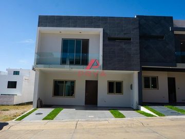 Casa en Venta en Valle Imperial, Zapopan | Coto Imperio Austriaco |