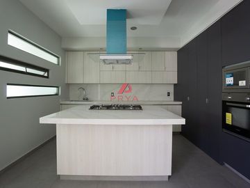 Casa en Venta en Valle Imperial, Zapopan | Coto Imperio Austriaco |