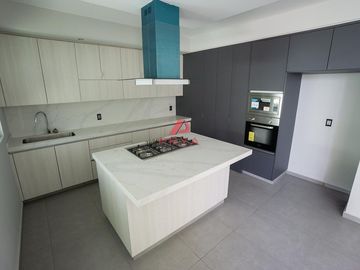 Casa en Venta en Valle Imperial, Zapopan | Coto Imperio Austriaco |