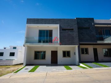 Casa en Venta en Valle Imperial, Zapopan | Coto Imperio Austriaco |