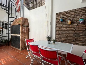 VENTA/PERMUTA - Casa de 3 dormitorios con patio, terraza y parrillero en Pichincha, Rosario.