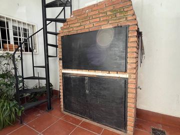 VENTA/PERMUTA - Casa de 3 dormitorios con patio, terraza y parrillero en Pichincha, Rosario.
