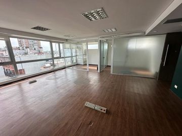 Venta con Renta Oficina Libertador 6680 - 75Mts2. c/Divisiones y  1Coch IMPECABLE