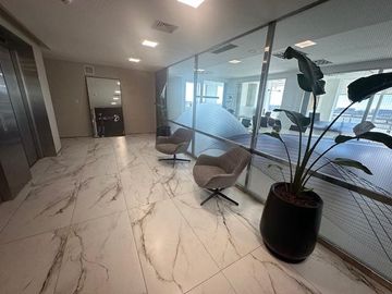 Venta con Renta Oficina Libertador 6680 - 75Mts2. c/Divisiones y  1Coch IMPECABLE