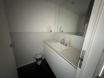 Venta con Renta Oficina Libertador 6680 - 75Mts2. c/Divisiones y  1Coch IMPECABLE