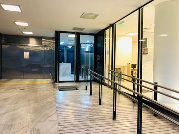 Venta con Renta Oficina Libertador 6680 - 75Mts2. c/Divisiones y  1Coch IMPECABLE