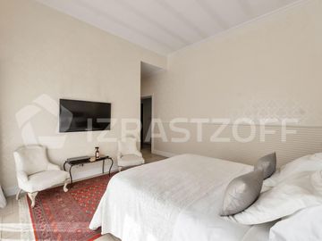 Casa en venta en La Pradera de tres plantas y gran jardín con piscina