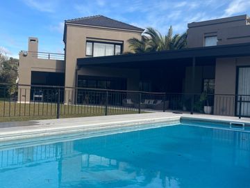 Casa en Venta 6 Ambientes en Ayres de Pilar