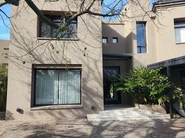 Casa en Venta 6 Ambientes en Ayres de Pilar
