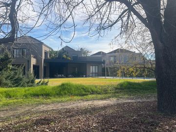 Casa en Venta 6 Ambientes en Ayres de Pilar