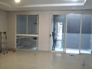 Disewakan Rumah Graha Natura Lontar 2LT 3KT LT90m Dekat Gwalk Citraland Surabaya Barat