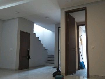 Disewakan Rumah Graha Natura Lontar 2LT 3KT LT90m Dekat Gwalk Citraland Surabaya Barat