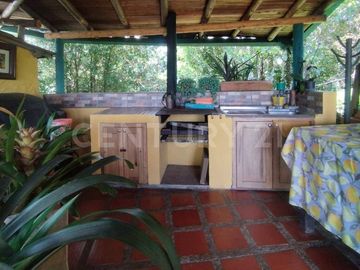 VENDO CASAFINCA EN VEREDA LA QUIEBRA RIONEGRO