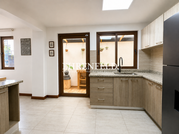 Lomas de Montemar, Concón. Casa de 200 m2 con excelente distribución.